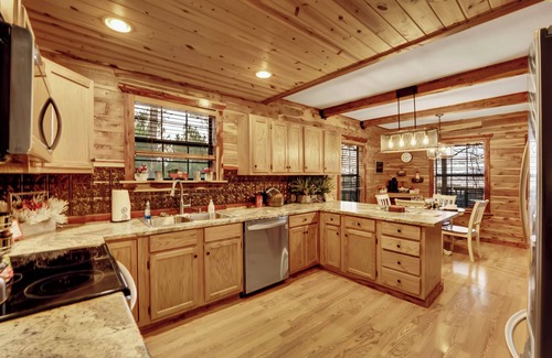 Tuskahoma Cabin | Quiet Cabin w/Hot Tub and a View