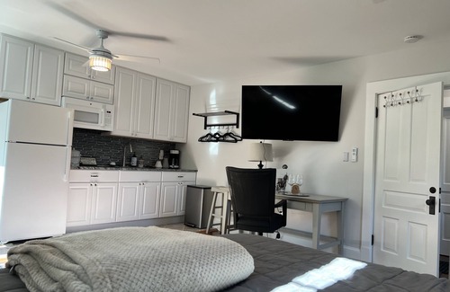 Tuscarora Bed & Breakfast | Quiet Central, Historic Farmhouse, Bed & Breakfast Suite - Suite 1 (NEW!)