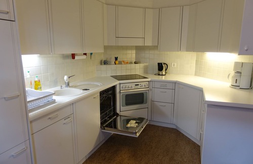 Minusio Apartment | Quiet & central–ideal starting point for swimmers & adventurous people