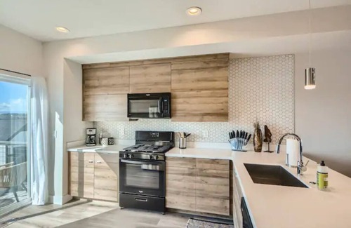 Berkley House | Quiet centrally located Denver hub w/free parking