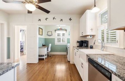 Brenham House | Quiet & clean, minutes from downtown Brenham!