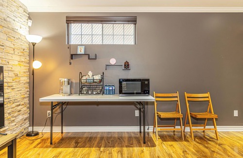 Brossard Apartment | Quiet convenient 2bdr 15min Drive to MTL