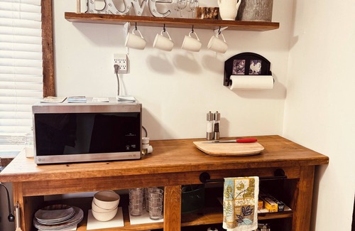 Delhi Cottage | Quiet Cottage Near Turkey Point and Port Dover