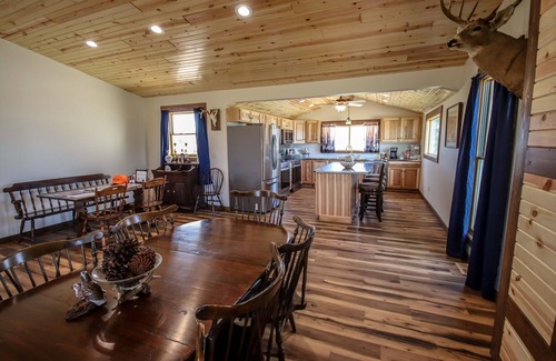 Olney House | Quiet Country 3 Bedroom Escape in Jonesburg MO