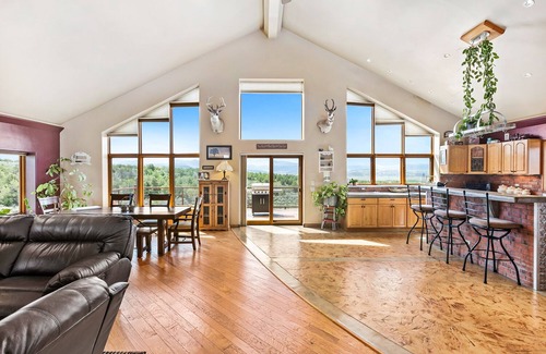 Silt House | Quiet country getaway with STUNNING VIEWS, 4 bedrooms, 3 1/2 bath, large garage.