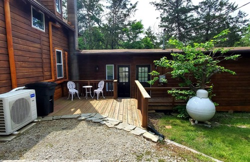 Eureka Springs Apartment | Quiet, country studio guest room with kitchenette