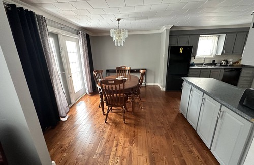 Stephenville House | Quiet Country style living, your home away from home.