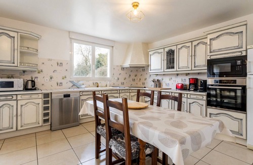 Rouans Cottage | Quiet countryside cottage with pets allowed, parking and wifi