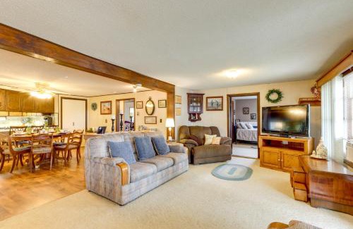 Weaubleau House | Quiet Countryside Weaubleau Home with Patio and Grill!