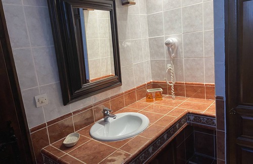 Sainte-Marie-dʼAlloix Bed & Breakfast | Quiet, cozy Ravel room with TV and air conditioning