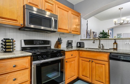 Portland House | Quiet Cozy Beaverton Townhome Near Intel Nike and Park
