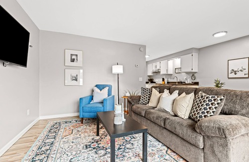 Mount Clemens Apartment | Quiet Cozy End Unit Near Mt. Clemens Downtown