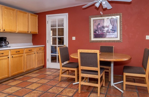 Tucson House | Quiet & Cozy Large home with big backyard & Pool