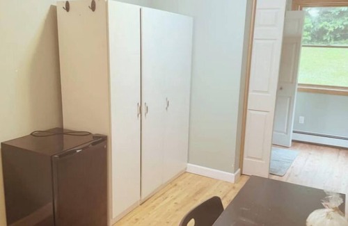 Hamden House | Quiet Cozy Stay Spacious Home Near Beach & Shops