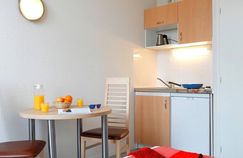 Epernay Apartment | Quiet, Cozy Studio | Free Wi-Fi + On-Site Parking