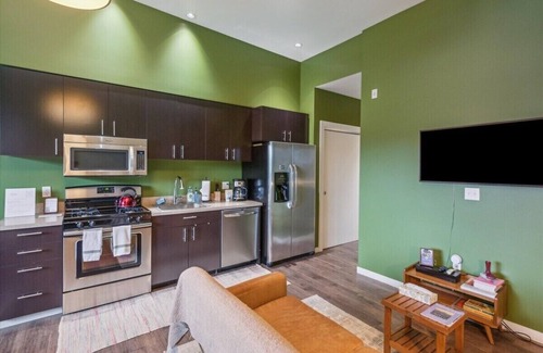 Belmont Hotel | Quiet End-Unit Studio w/Full Kitchen + Natural Light