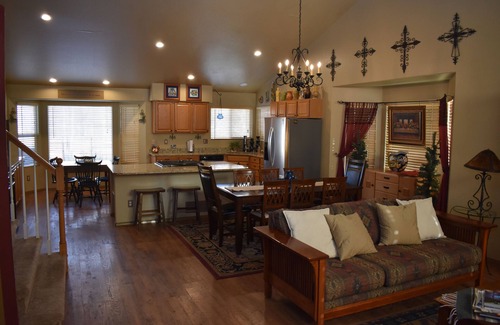 Monument House | Quiet Family Friendly Home near AFA/Downtown Monument/I25 - Great Monthly Rates!