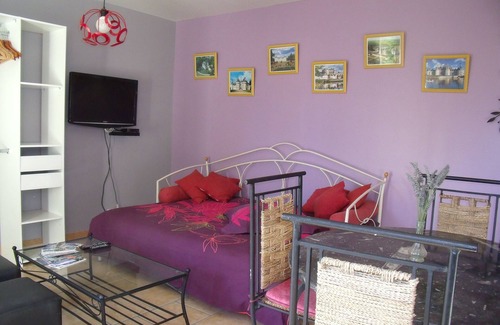 Saint-Hilaire-la-Gravelle Cottage | Quiet house near the forest for 3 people