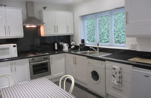 Runnymede Apartment | Quiet Garden Apartment in leafy Surrey on the edge of Windsor Great Park