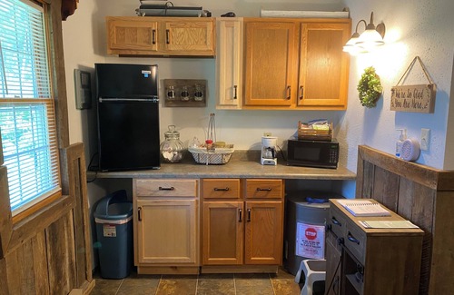 Farmington Cottage | Quiet Getaway - One room cabin near golf courses, state parks, and wineries.