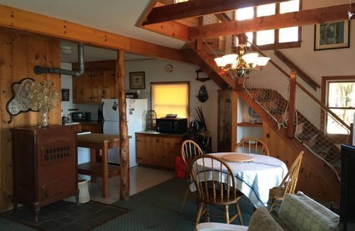Oak Bluffs Cottage | Quiet Getaway Within Walking Distance Of All Oak Bluffs Has To Offer.