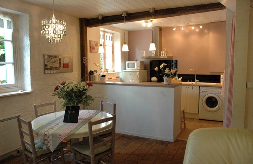 Amboise Cottage | Quiet gîte, close to town center, with beautiful garden facing Clos Lucé!