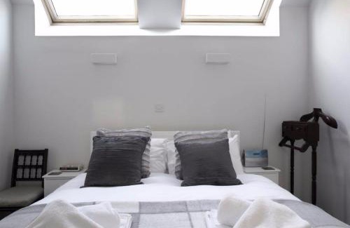 Marchmont Apartment | Quiet Ground Floor Mews Flat and parking