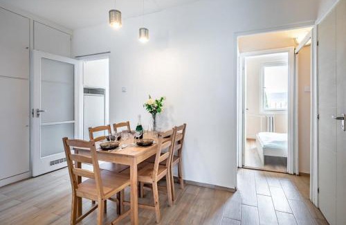 13th District Apartment | Quiet home near the center