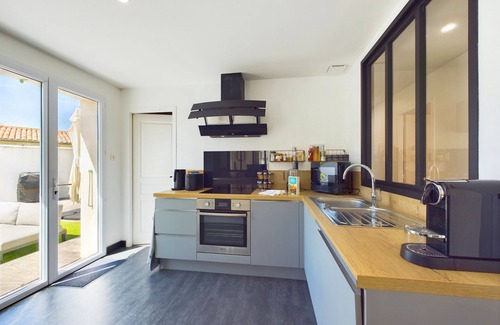 La Flotte Ski Chalet | Quiet house for 6 - 850m plage de la Clavette