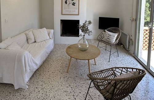 Uchaux House | Quiet house in Provence max 12 people, WIFI, 5 bedrooms, swimming pool, air conditioning