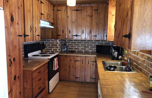 Lac Superieur Village Cottage | Quiet Laurentian Getaway, Close to the Excitement