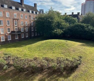 St. Johns Wood Apartment | Quiet location in central London, close to Paddington, Regent Park, Lord's Cricket, late check-in