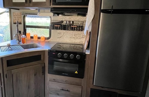 Hockinson House | Quiet, majestic views of the Shire in a cozy glamping set up!
