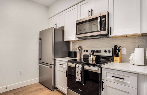 Chandler Apartment | Quiet Modern 1BR Pickleball, Pool, Parking, Gym 02
