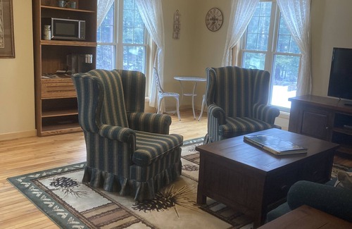 Bracebridge Villa | Quiet Muskoka Retreat 5 min to Bracebridge