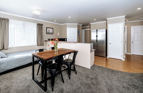 Napier House | Quiet Napier Retreat, close to the off-road trails