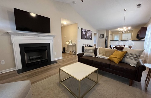 State Park Condo | Quiet neighborhood, 10 min for downtown, 5 mins to Fort Jackson