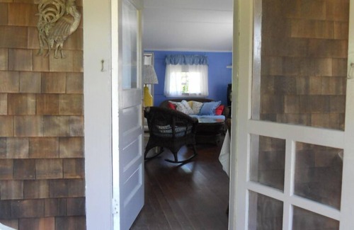 Tiverton Cottage | Quiet Off Road Cottage - Short Walk to Shore