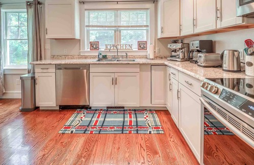 Edgartown House | Quiet, Pet Friendly, Close to Edgartown and Oak Bluffs Beaches - FIVE STARS