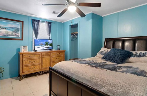 Steinhatchee Cabin | Quiet Pet Friendly Cabin Near Boatramp with Large Fenced Yard