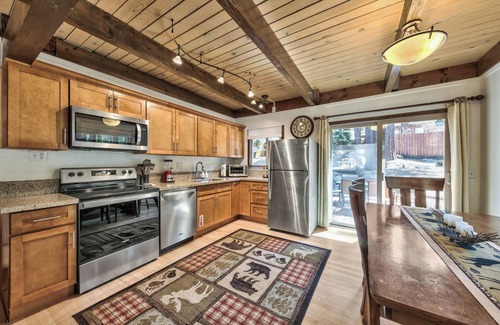 Pioneer Trail Ski Chalet | Quiet Pines Chalet - Remodel 3BR + Loft BBQ Games