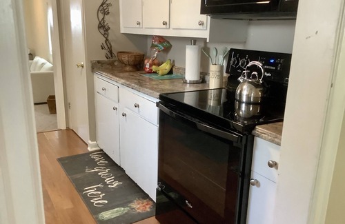 Aksarben - Elmwood Park House | QUIET Private Midtown blocks UNMC Traveling Nurses minutes to ZOO