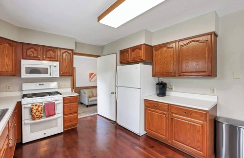 Johnstown House | Quiet Ranch Retreat for Work Crews & Families | Johnstown, OH