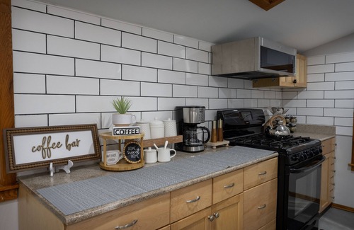 Utica House | Quiet, Relaxing and Modern Utica House