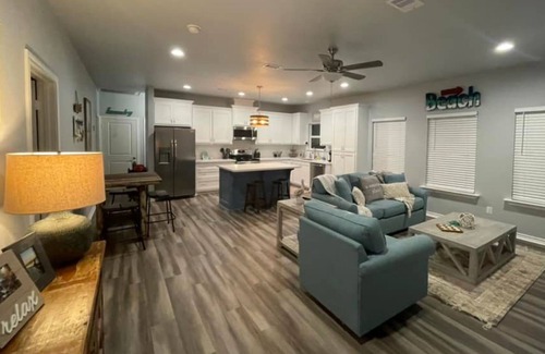 Port Bolivar House | Quiet, Relaxing & Cute Beach Home W/Ocean Views!