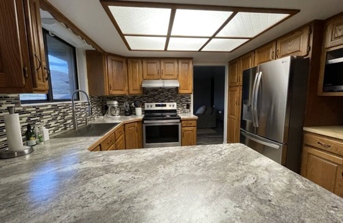 Dingle Other | Quiet & Relaxing Farm Home/15 min from lake/Big Yard/Fun Games