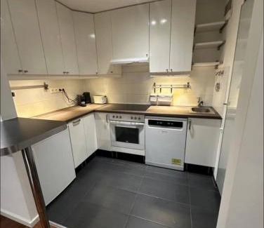 Am Alten Sudlichen Friedhof Apartment | Quiet Retreat with Balcony in the Centre of Munich