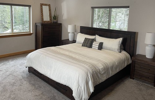 Newport Cabin | Quiet Riverfront Cabin w/100ft+ of Shoreline, WFH, Pet Friendly