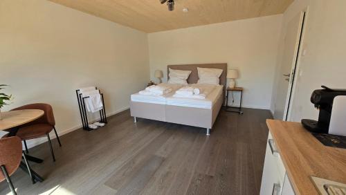 Peissenberg House | Quiet Room with Balcony