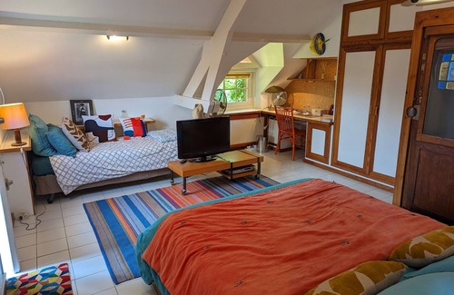 Presnoy Bed & Breakfast | Quiet room with Wifi and secure parking, close to nature